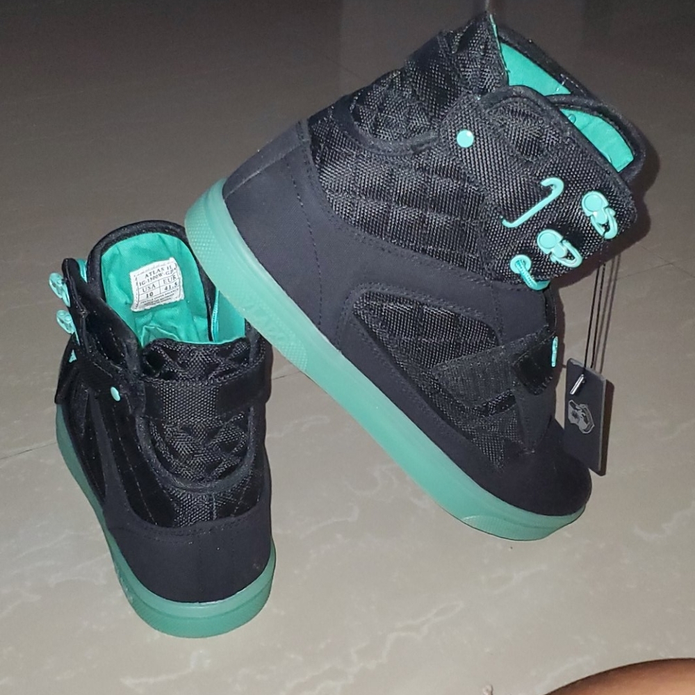 Sneakers - Picture 5 of 5